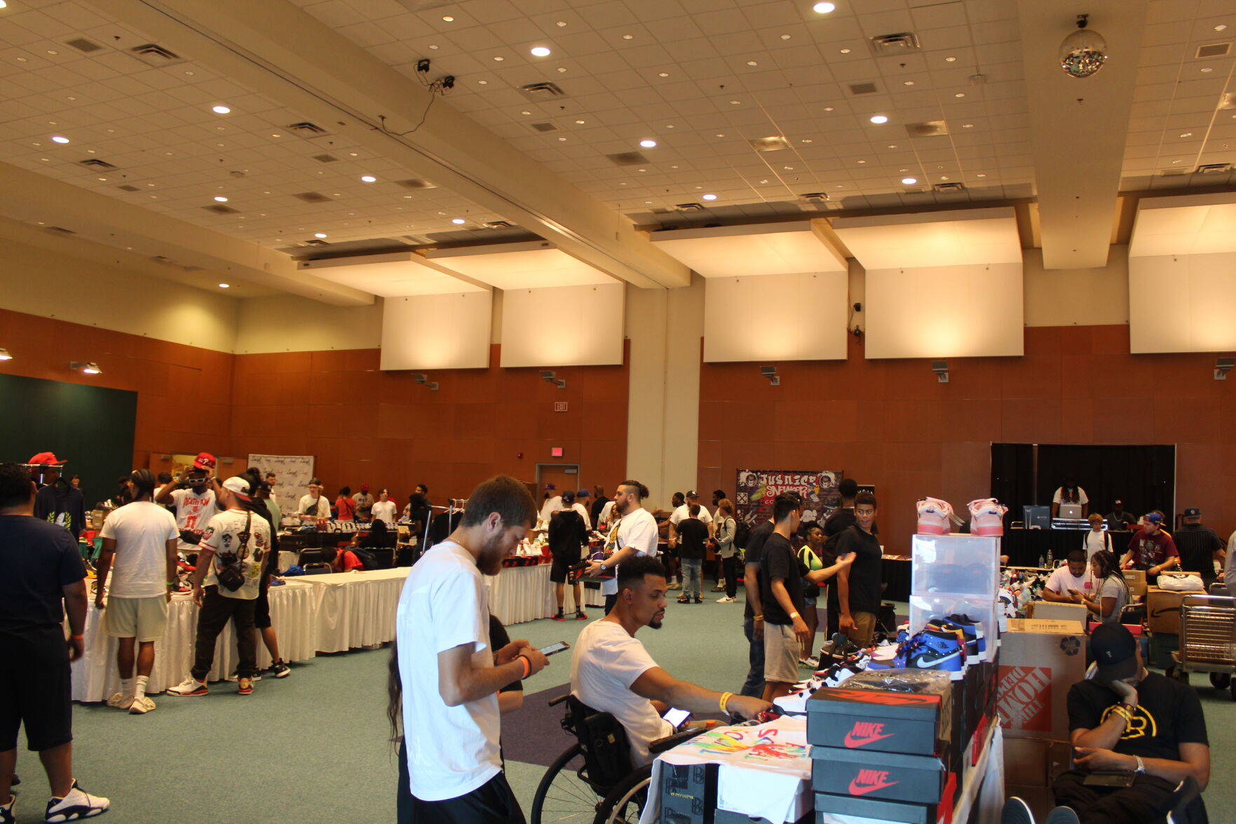 Jus Nice Sneaker Convention in Wildwood5462.JPG